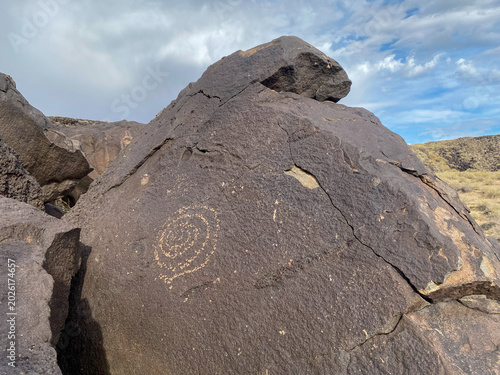 Konstfotografi Petroglyph National Monument in Albuquerque, New Mexico along West Mesa, a volcanic basalt escarpment