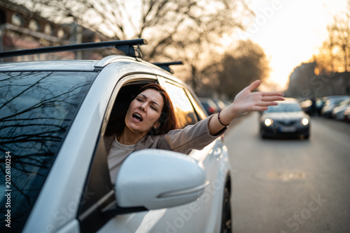 Fotografie Woman driver expressing anger during road rage incident