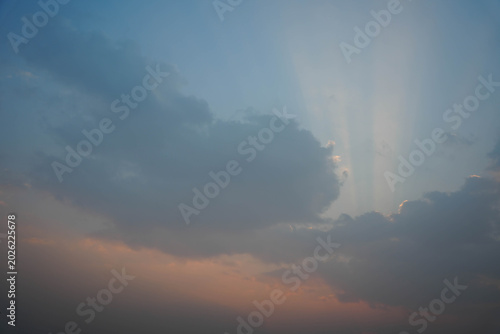 Tableau sur toile Beautiful sunset sky with dramatic clouds and sun rays breaking through, creatin