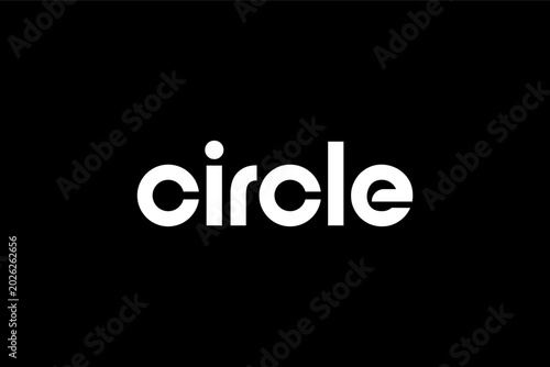 Fotografie The word circle is displayed in stark white sans-serif lettering against a deep, velvety black background with a single white dot above the 'i'