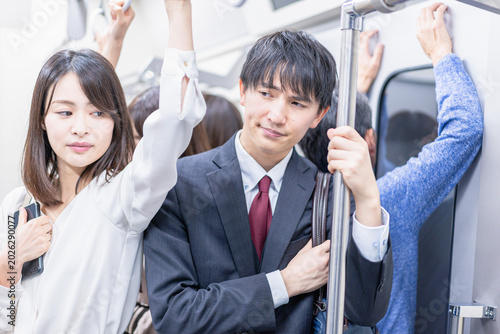 Slika na platnu 満員電車で通勤をするビジネスパーソン