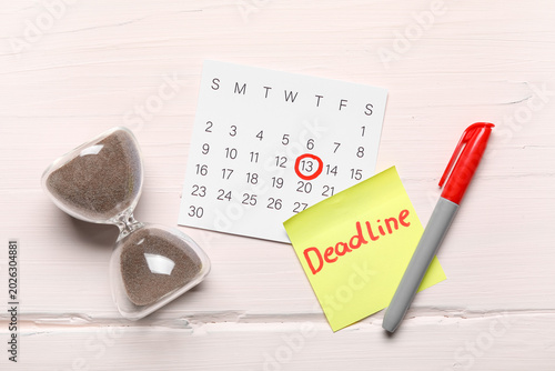 Sticky note with word DEADL...
