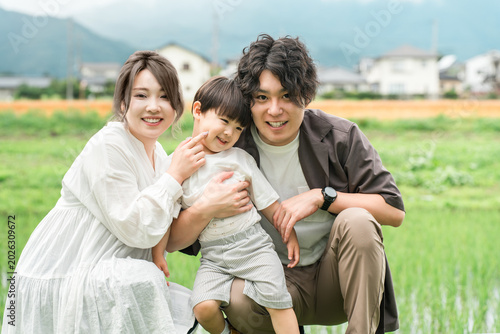 Foto Images of families who have moved to the countryside, rural living, and support for relocation