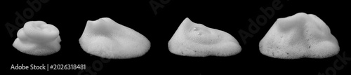 Foto Realistic white soap foam isolated on black background, detailed bubble texture with cleaning foam shapes for cosmetic, hygiene, shampoo, detergent, wash effect, abstract overlay design