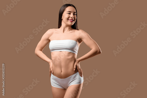 Happy young woman in stylis...