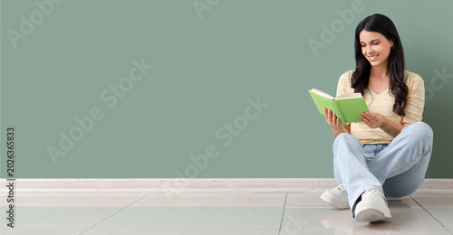 Beautiful woman reading boo...