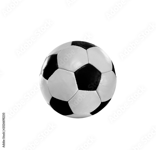 Leder Fussball in Scharz und Weiss auf weißem hintergrund