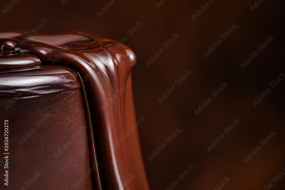 Naklejka premium Glossy Dark Chocolate Cascade In Extreme Macro