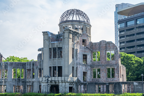 Bild auf Leinwand Historic Hiroshima Atomic Bomb Dome Symbolizing Peace and Memory