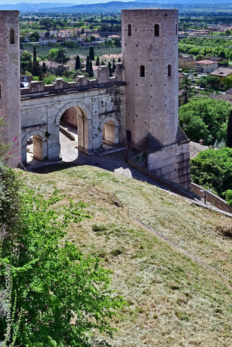Spello, torri, mura e fortificazioni: la Porta Venere e le Torri di Properzio, Umbria, Italia