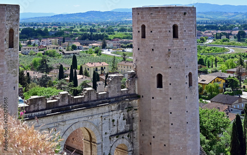 Spello, torri, mura e fortificazioni: la Porta Venere e le Torri di Properzio, Umbria, Italia