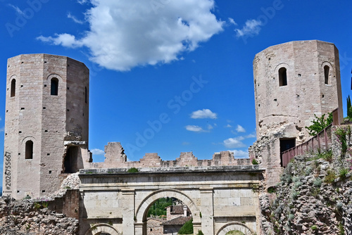 Spello, torri, mura e fortificazioni: la Porta Venere e le Torri di Properzio, Umbria, Italia