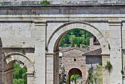 Spello, torri, mura e fortificazioni: la Porta Venere e le Torri di Properzio, Umbria, Italia