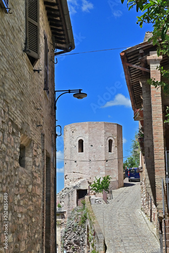 Spello, torri, mura e fortificazioni: la Porta Venere e le Torri di Properzio, Umbria, Italia
