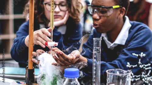 Φωτογραφία Students conducting engaging chemistry experiment