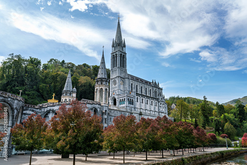 Quadro su tela View of the Basilica in the Sanctuary of Lourdes, France