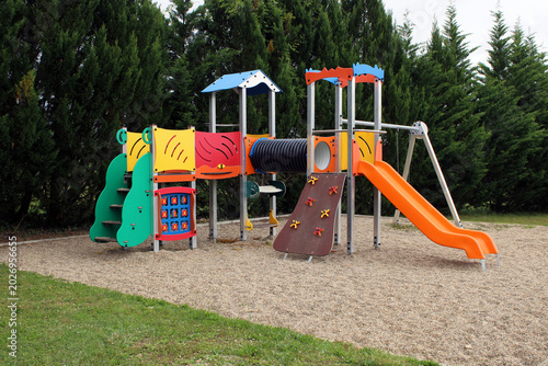 Fotografie Aire de jeux collective pour enfants avec structure ludique