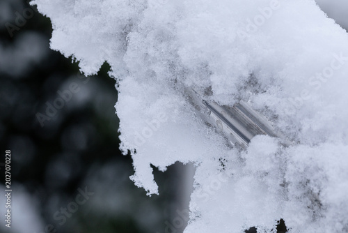 Edelstahlrohr, Schnee, Frost und Eis