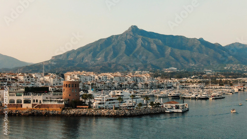 Fotografie Puerto banús marina and la concha mountain in marbella