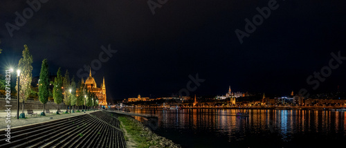 Canvas Print Panoramica notturla di budapest