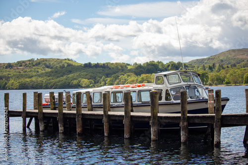 Cuadro en lienzo Coniston Launch Cygnet Docked at Brantwood