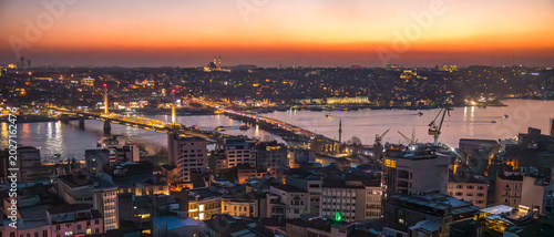 Foto Sunset panorama view seen form Galata Tower with Hagia Sophia Blue Mosque Topkap