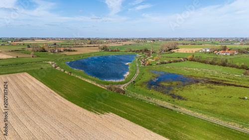Tableau sur toile Etang et reserve d'eau près de la frontière belge.
