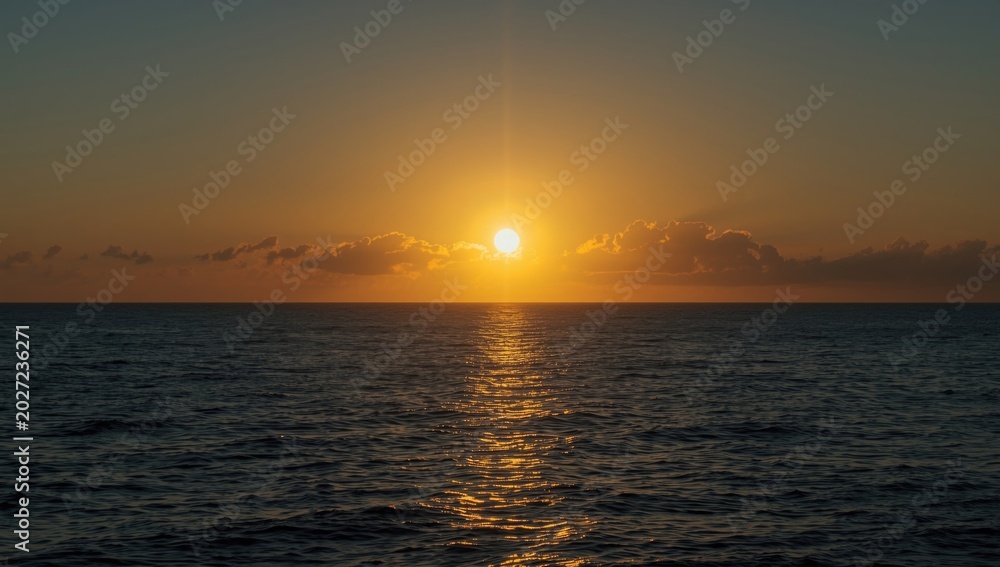 Fototapeta premium Sun Rising Over Tropical Sea Horizon Early Morning, Warm Colors, Calm Waters