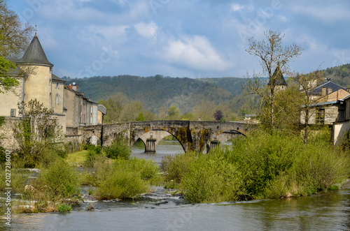 Obraz na plátně Pont vieux XIIe, Brassac sur Agout, riviere l'Agout, Tarn, région Midi Pyrenées,