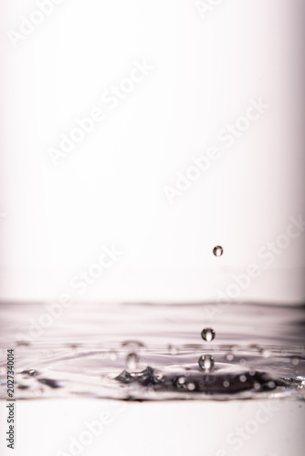 415.Splash And Droplets.A high-speed photograph
