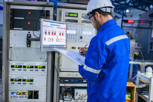 Cuadro en lienzo Electrical engineer male checking voltage at the Power Distribution Cabinet in t