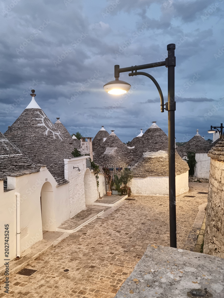 Naklejka premium domki w Alberobello - Apulia Italy 