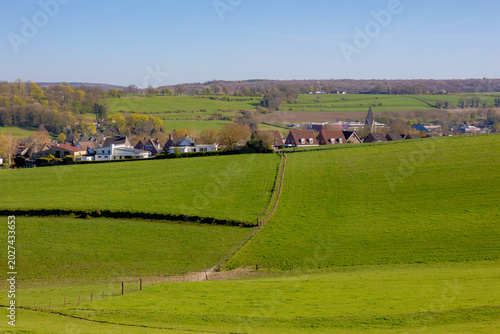 Quadro su tela Spring landscape, The terrain of hilly countryside in Zuid-Limburg, A hamlet on