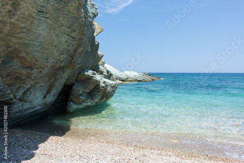 Cuadro en lienzo Amazing scenery by the sea in Mourtia beach, South Pelion, central Greece