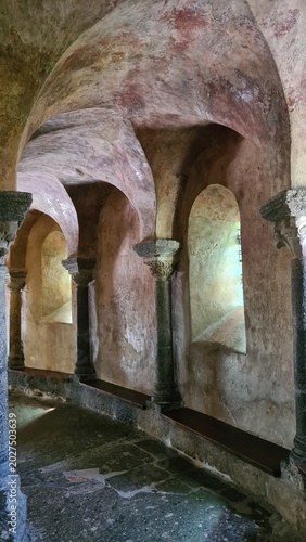 Obraz na plátně L'intérieur de la chapelle Saint-Michel d'Aiguilhe et sa magnifique architecture