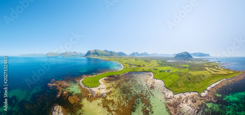 Foto Drone view of the Arctic Ocean coastline, Lofoten Islands, Norway