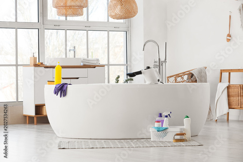 Bathtub with steam cleaner ...