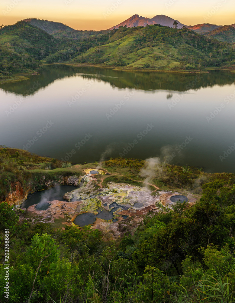 Fototapeta premium lake in the mountains