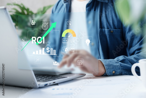 Tableau sur toile ROI strategy marketing performance, budget allocation, ROAS tracking, A/B testin