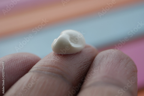 Фотография Small cream dollop on a fingertip