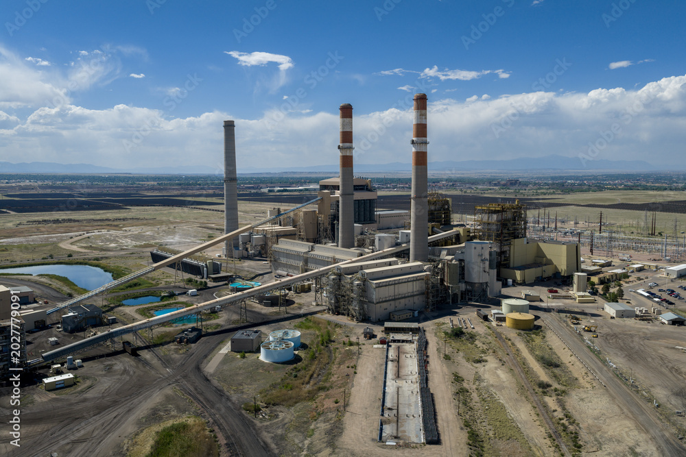 Obraz premium Drone aerial photograph of a coal-fired power station southeast of Pueblo, Colorado.
