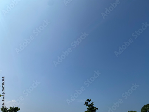 Fotografie blue sky and mountains a perfect day