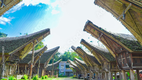 Fotografía Traditional tongkonan houses in north toraja village south sulawesi