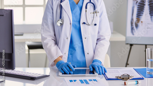 Foto Medical Documentation Process
​Doctor in the Examination Room
​Healthcare Profes