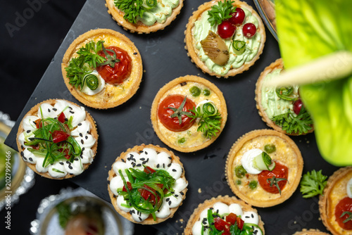 Tableau sur toile Luxury Catering Buffet Tarlets And Savory Mini Quiches