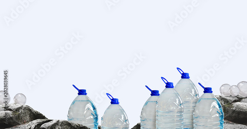 Fotografía Spring water in a bottles
