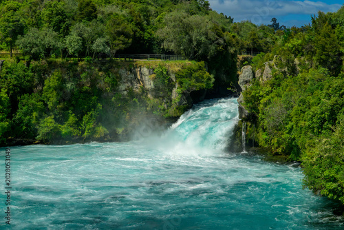 Fotografie Huka falls churning turquoise water in new zealand