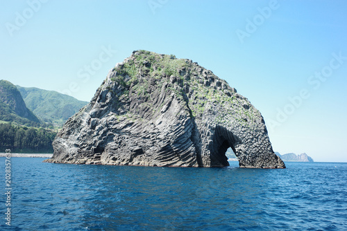 Sea arch rock formation