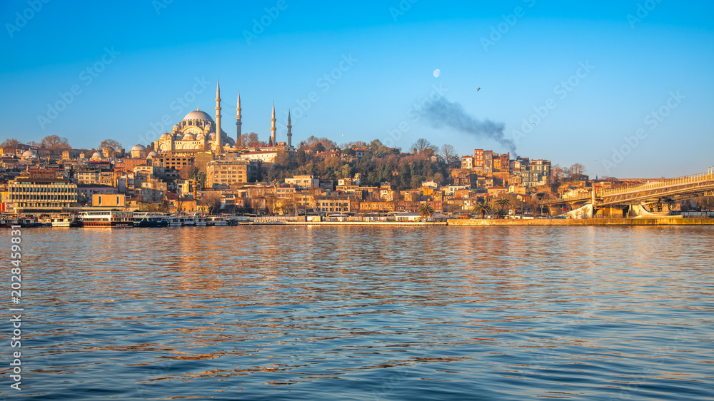 Fototapeta premium Sunset view with Suleyman Mosque in Istanbul Turkey
