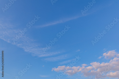青空と伸びる雲